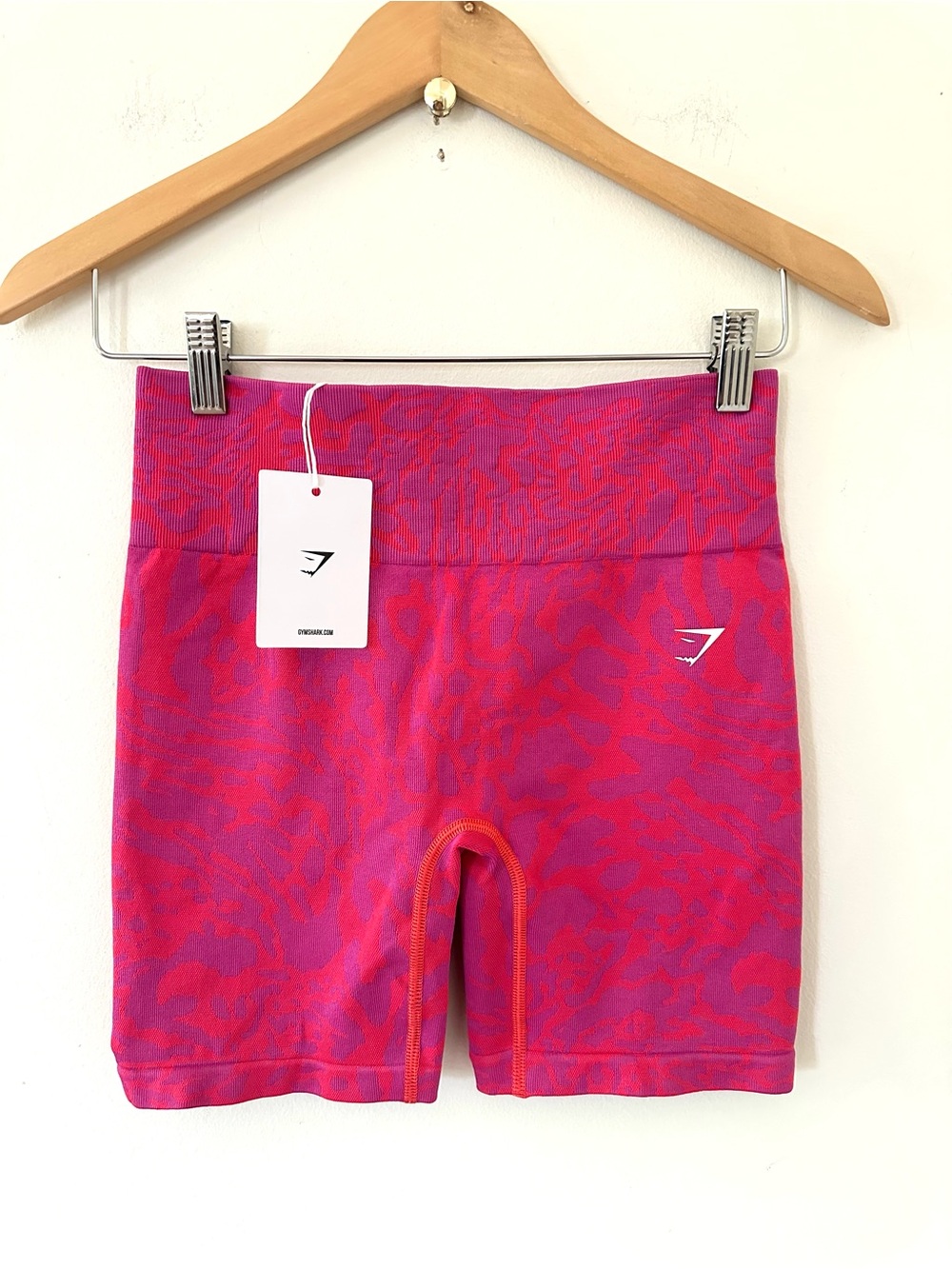 NWT GYMSHARK ADAPT SAFARI TIGHT
SHORT pink size M